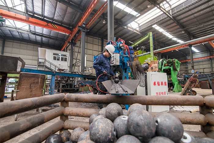 新乡网架配件-螺栓球加工车间